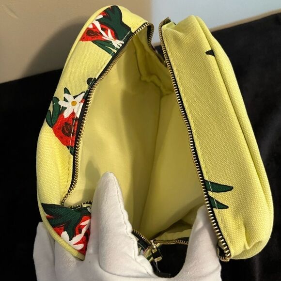 Marc Jacob’s Strawberry Floral Makeup Bag Case - Picture 6 of 11